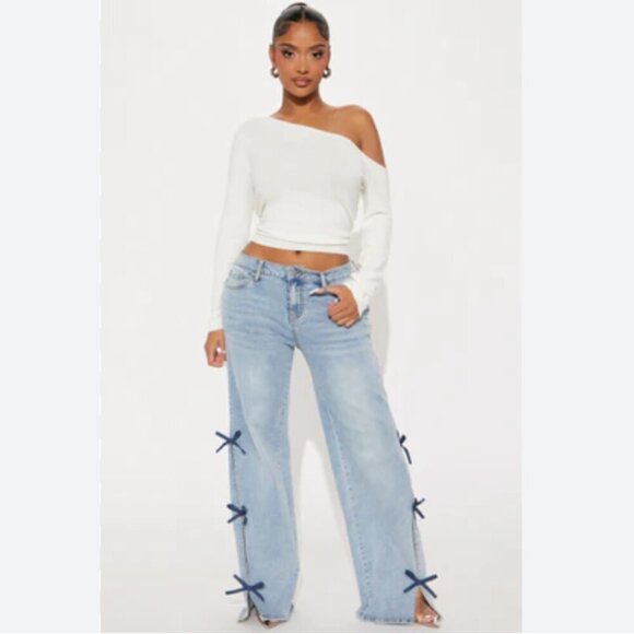 Fashion Nova Catch My Drift Stretch Bow Split Hem Jeans - Picture 1 of 1